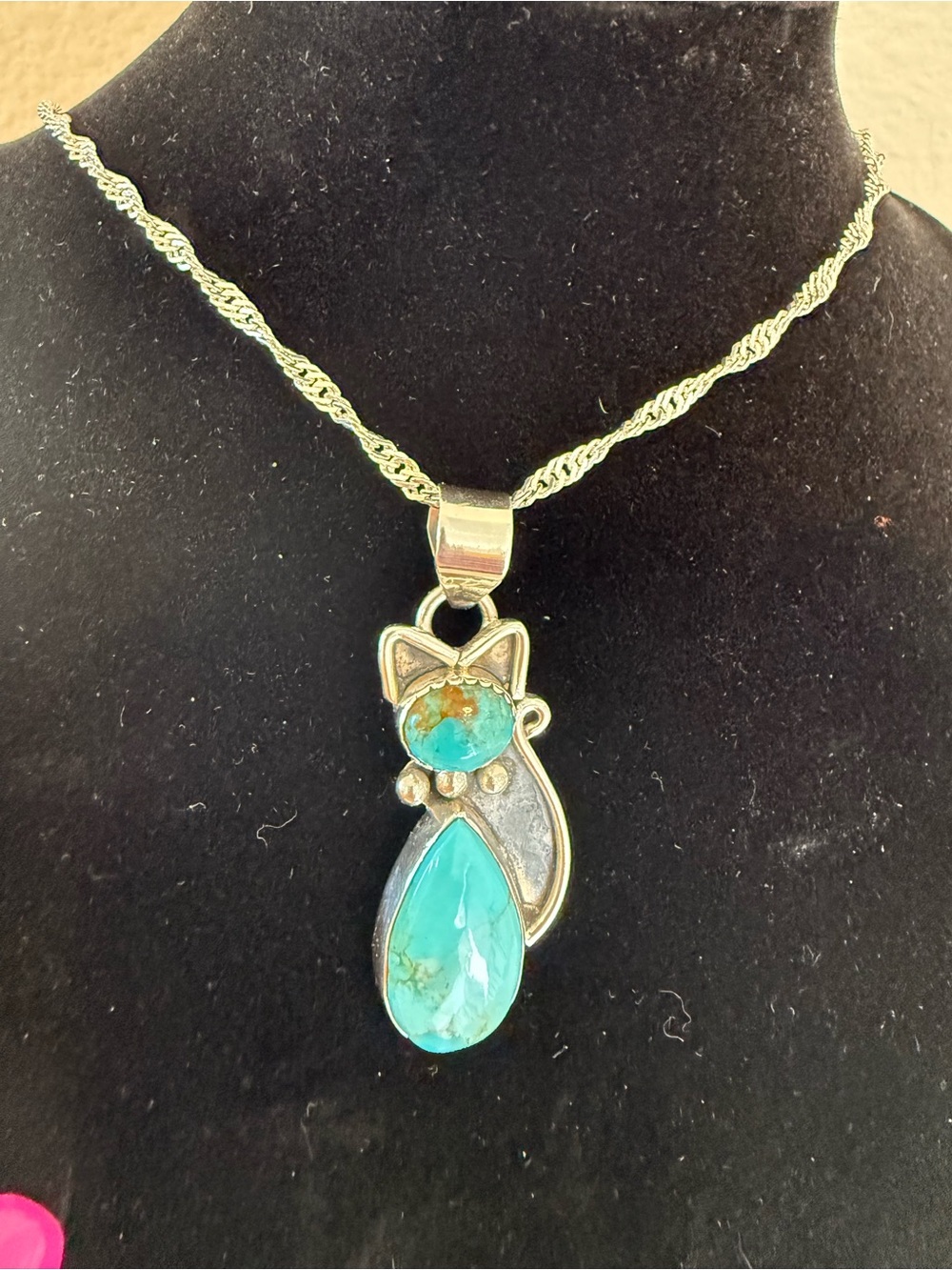Turquoise Cat-Shaped Pendant Necklace - Silver Tone